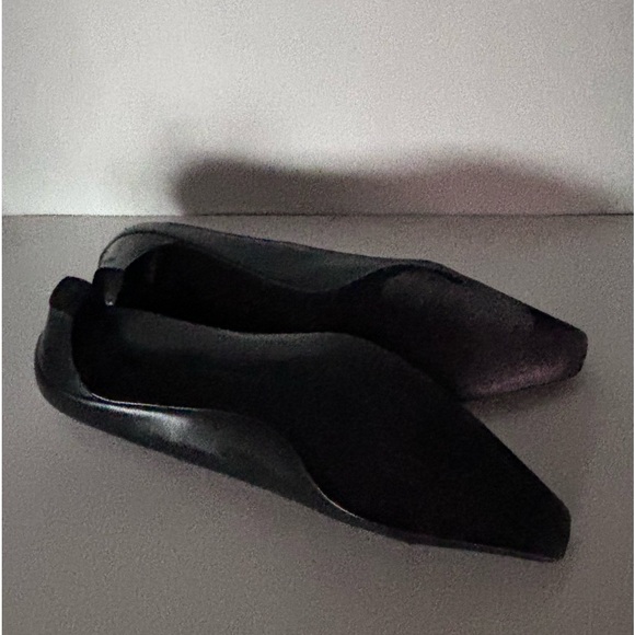 Black Salvatore Ferragamo Heels - Picture 5 of 9